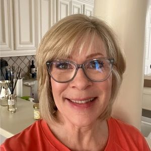 Meet your Posher, Lisa